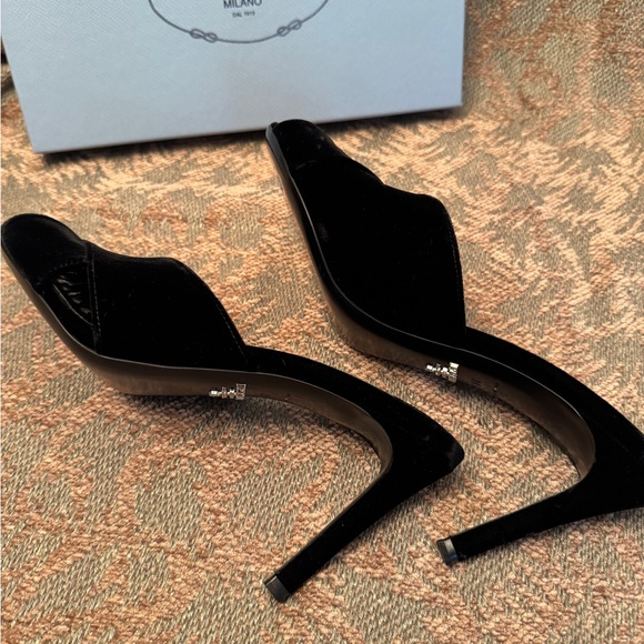 Prada Elegant Women's Black Velvet Heels size 39 - Picture 2 of 5